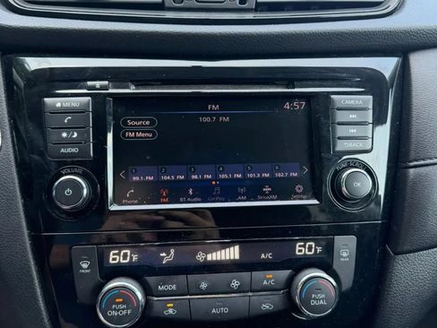Used 2018 Nissan Rogue SV AWD/4WD image 14
