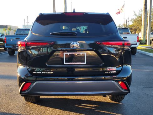 Used 2026 Toyota Highlander Limited image 10
