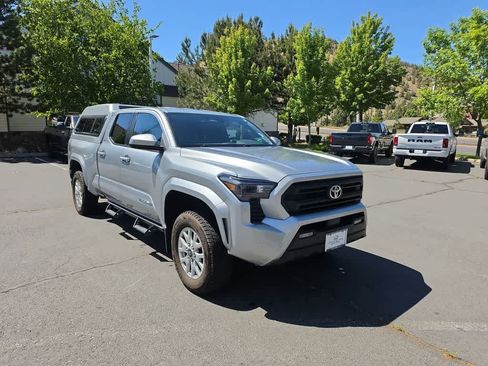 Used 2024 Toyota Tacoma SR5 AWD/4WD image 7