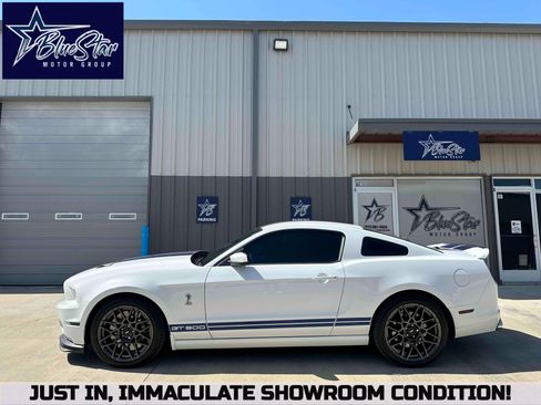 Used 2014 Ford Mustang Shelby GT500 w/ Equipment Group 821A RWD image 1