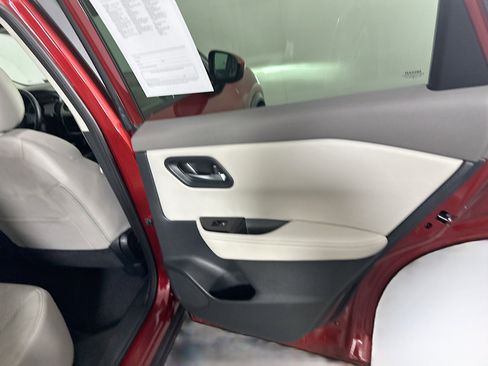 Used 2024 Nissan Rogue SV FWD image 29