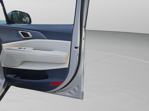 New 2026 Kia Carnival EX FWD image 23