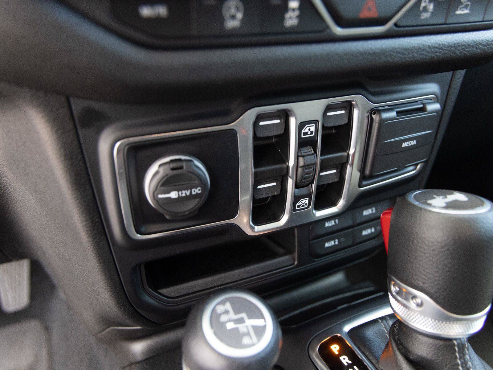 Used 2024 Jeep Wrangler Unlimited Sport AWD/4WD image 23