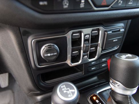 Used 2024 Jeep Wrangler Unlimited Sport AWD/4WD image 23