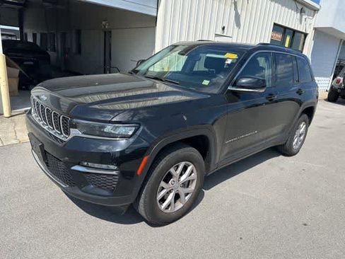 Used 2022 Jeep Grand Cherokee Limited AWD/4WD image 2