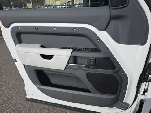 New 2026 Land Rover Defender 110 X-Dynamic SE image 26