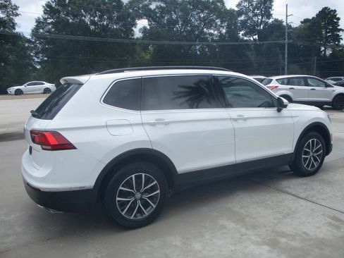 Used 2020 Volkswagen Tiguan SE w/ Panoramic Sunroof Package FWD image 8