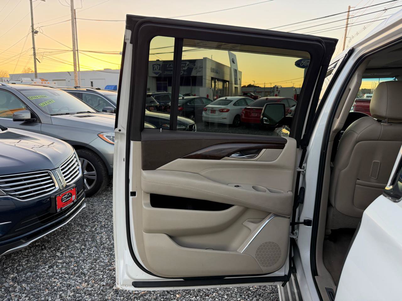 Used 2016 Cadillac Escalade ESV Luxury AWD/4WD image 13