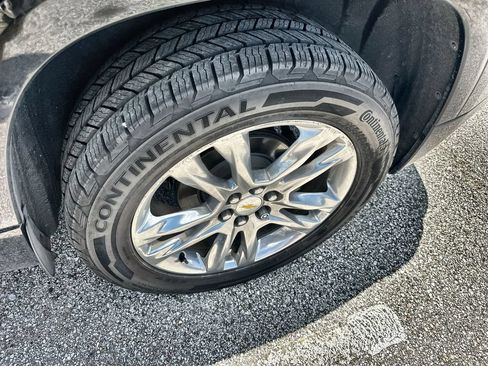 Used 2020 Chevrolet Traverse High Country FWD image 3