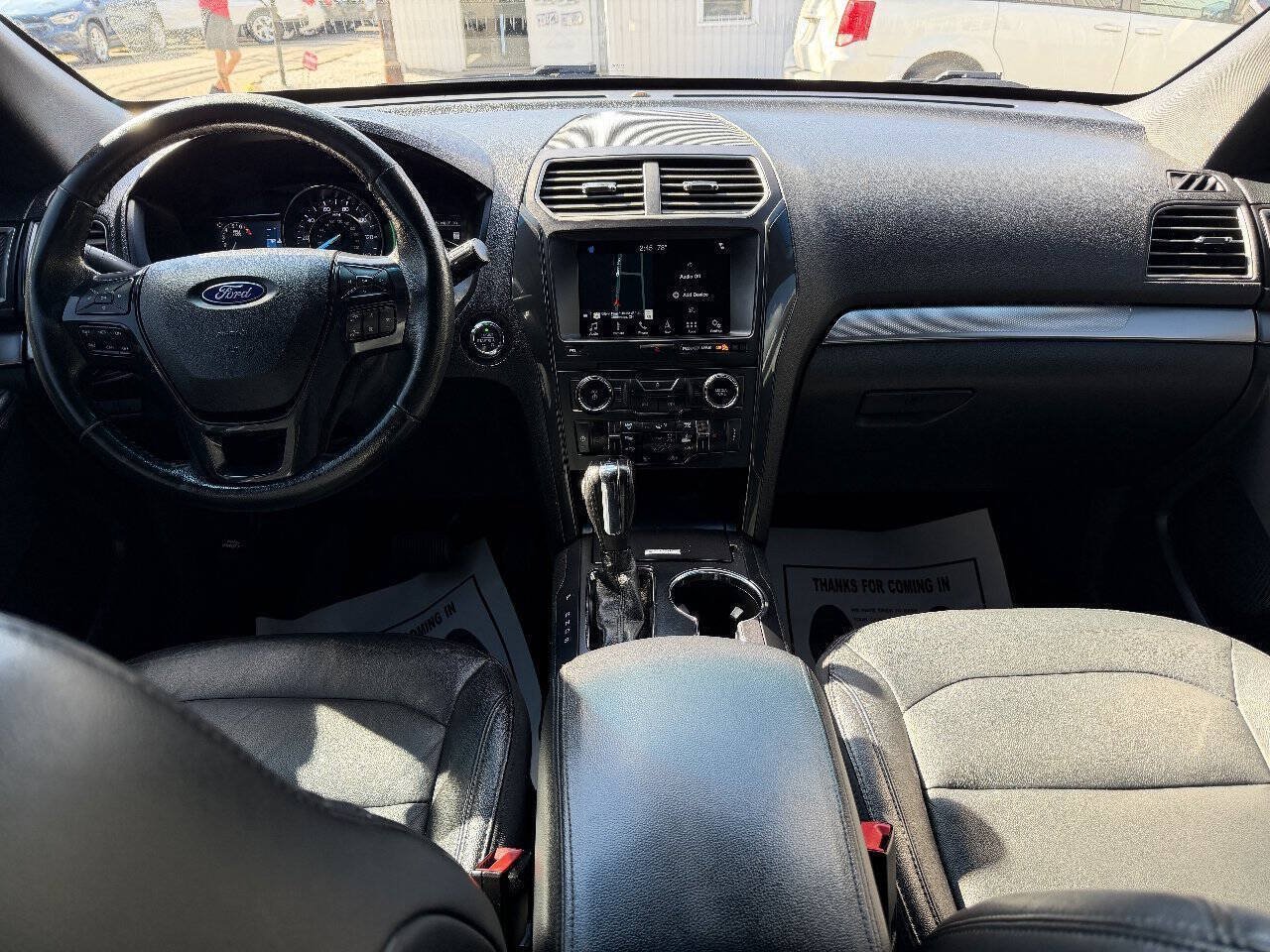 Used 2018 Ford Explorer XLT w/ Equipment Group 202A FWD image 11