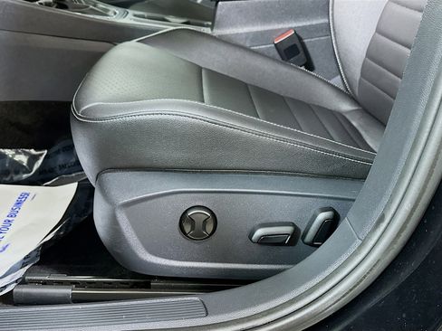 Certified 2024 Volkswagen Jetta SE image 18