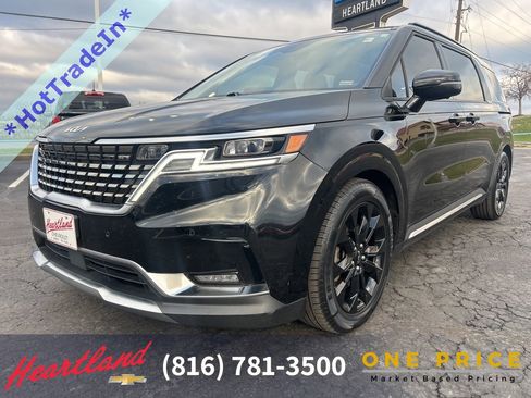 Used 2022 Kia Carnival SX Prestige image 2