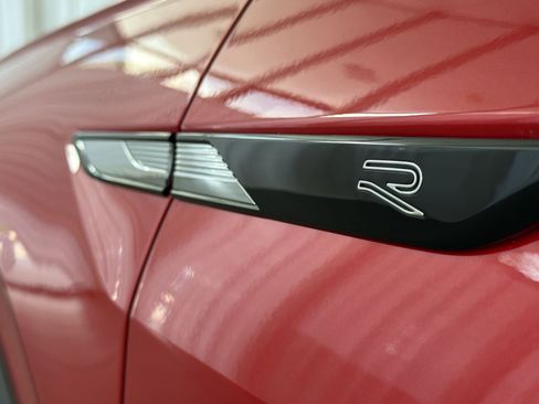 Certified 2024 Volkswagen Tiguan SE R-Line FWD image 36