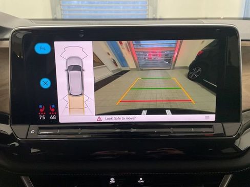 Certified 2025 Volkswagen Atlas SE image 22