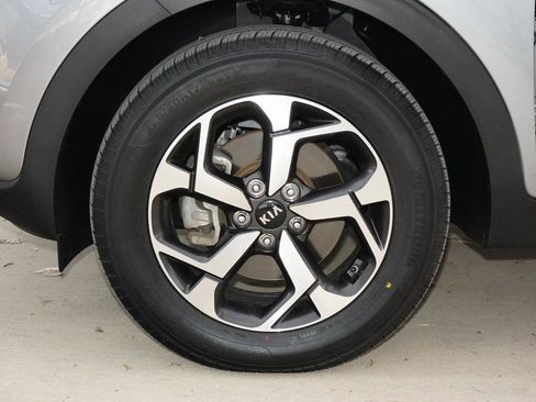 Used 2021 Kia Sportage LX image 9