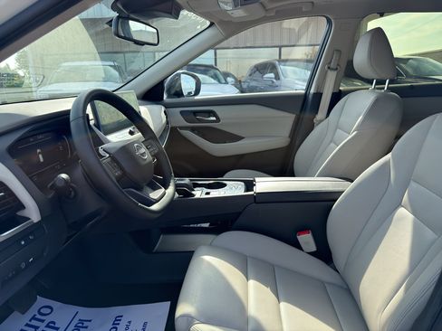 Used 2025 Nissan Rogue SL w/ Tech Package FWD image 15
