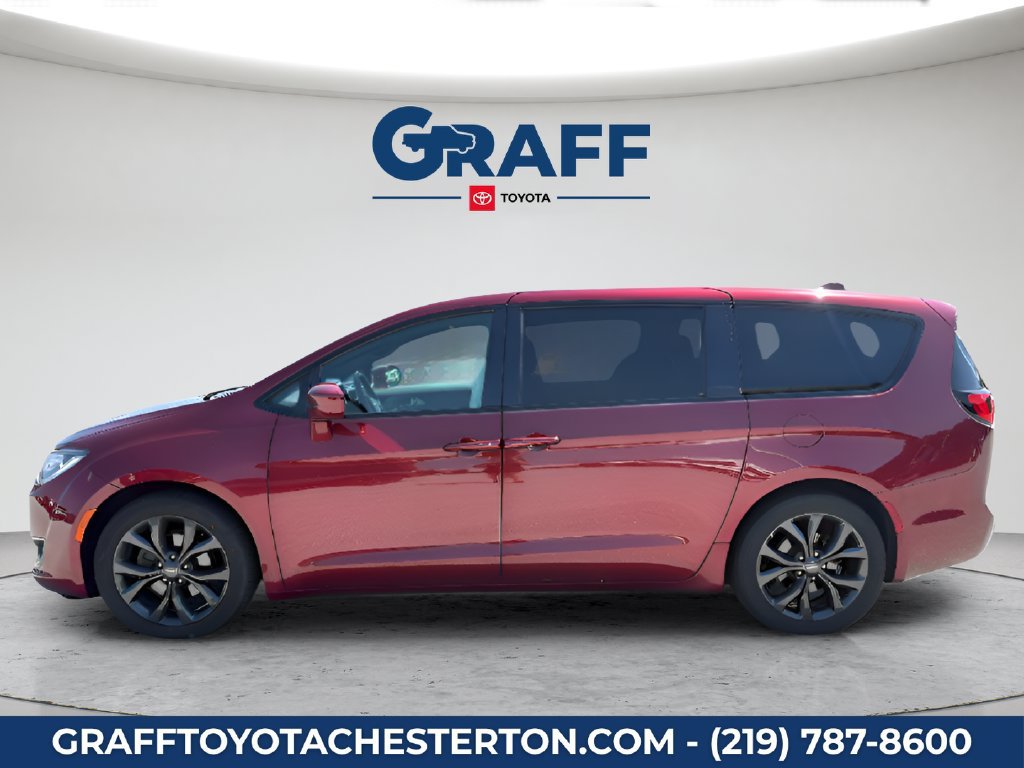 Used 2019 Chrysler Pacifica Touring Plus w/ S Appearance Package FWD image 11