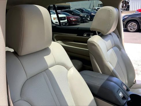 Used 2010 Lincoln MKT 2WD image 13