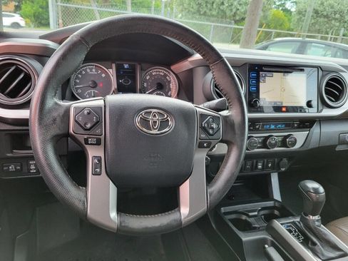 Used 2017 Toyota Tacoma Limited image 23