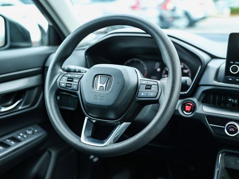 Used 2025 Honda CR-V LX image 19
