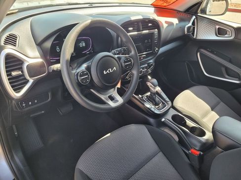 Used 2025 Kia Soul LX FWD image 7