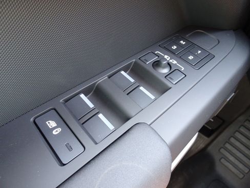 New 2025 Land Rover Defender 110 S image 27