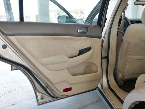 Used 2004 Honda Accord LX image 23