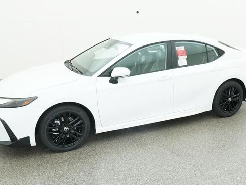 New 2026 Toyota Camry SE image 2