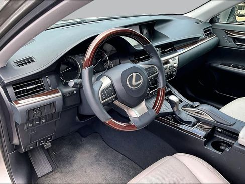 Used 2018 Lexus ES 350 w/ Ultra Luxury Package FWD image 18