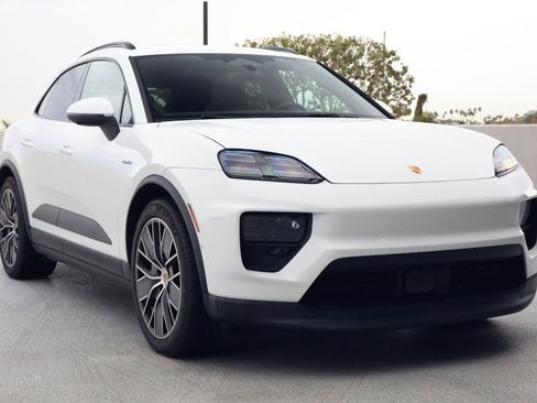 Certified 2024 Porsche Macan 4 Electric image 7