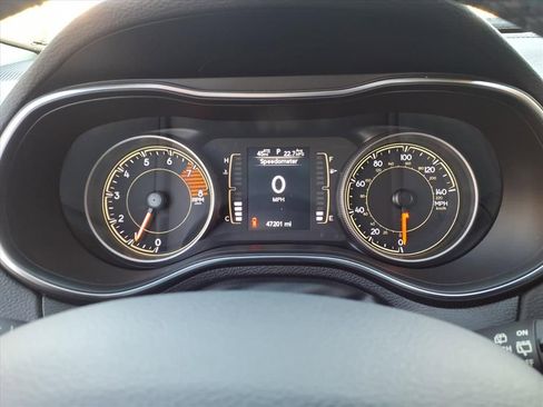 Used 2019 Jeep Cherokee Latitude Plus w/ Comfort/Convenience Group image 16