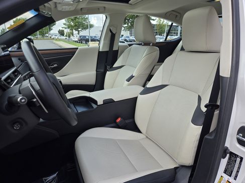 Used 2025 Lexus ES 350 w/ Premium Package FWD image 30