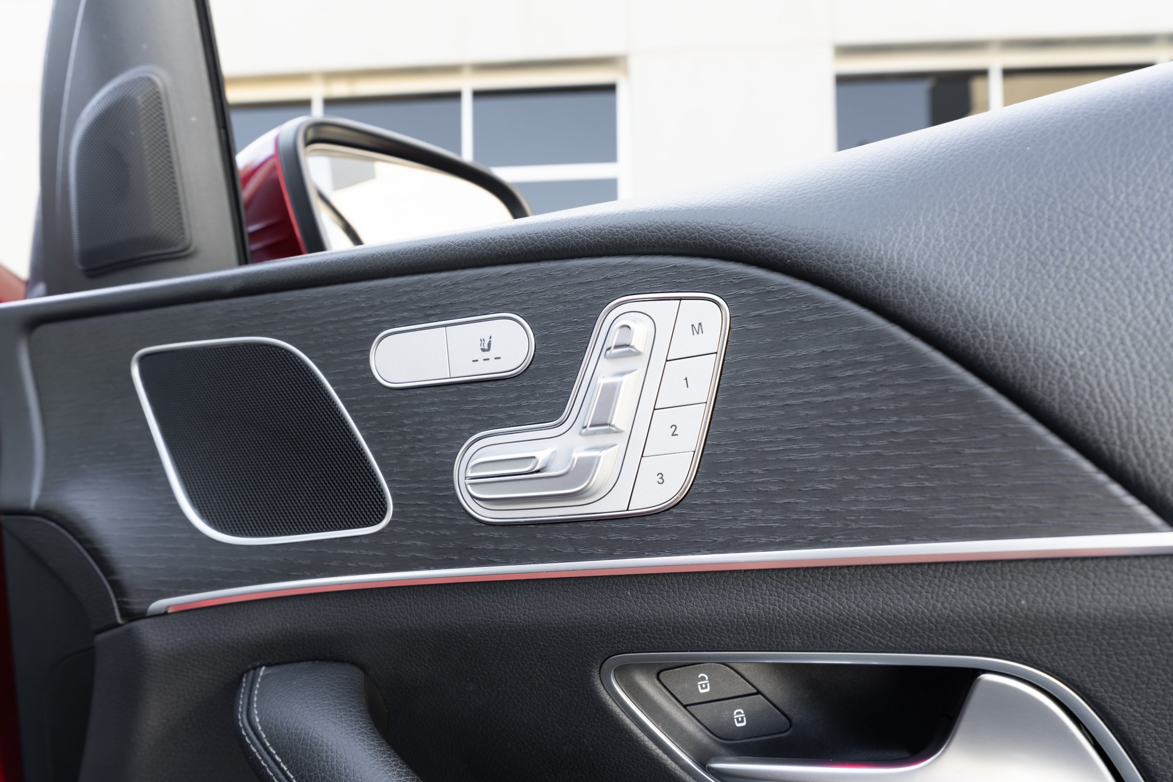 Used 2024 Mercedes-Benz GLE 350 4MATIC w/ AMG Line Exterior image 50