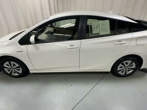 Used 2016 Toyota Prius Four image 5