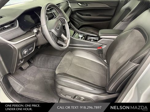 Used 2023 Jeep Grand Cherokee L Laredo AWD/4WD image 17