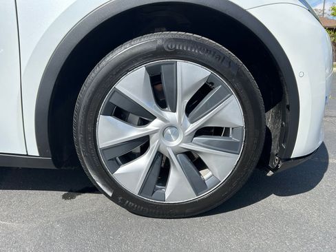 Used 2020 Tesla Model Y Long Range image 28