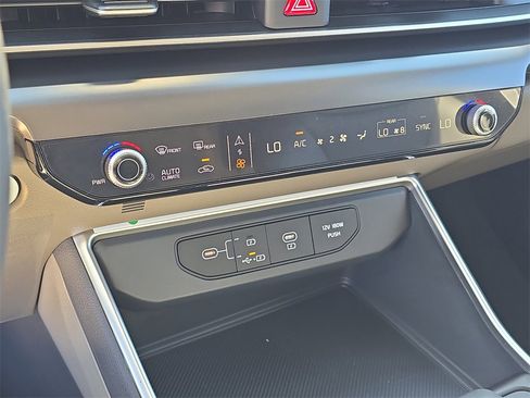 New 2026 Kia Carnival LXS image 24