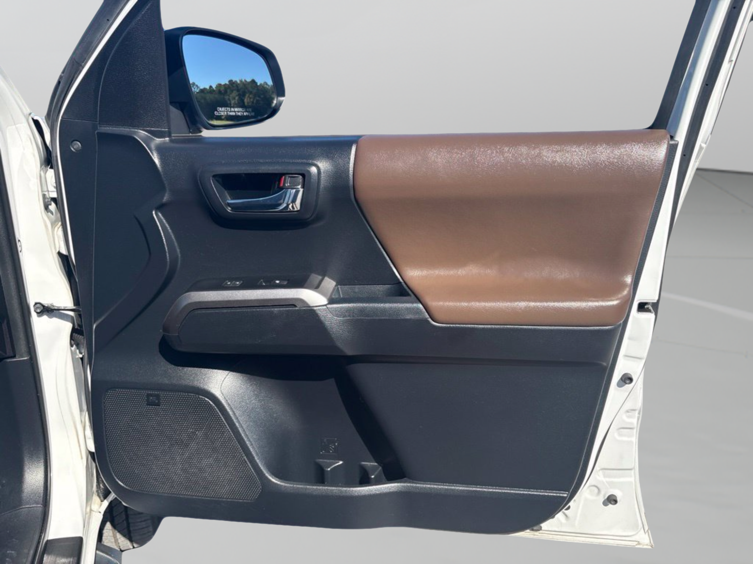Used 2018 Toyota Tacoma Limited AWD/4WD image 34