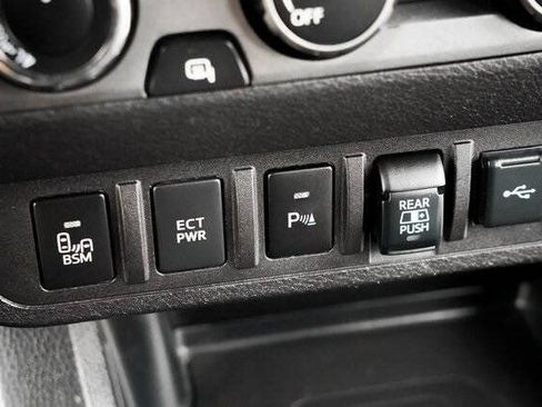 Used 2020 Toyota Tacoma TRD Sport w/ Technology Package AWD/4WD image 21