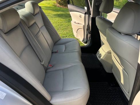 Used 2010 Lexus ES 350 w/ Preferred Accessory Package FWD image 5