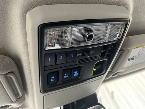 Used 2021 Toyota 4Runner SR5 Premium w/ Moonroof Package AWD/4WD image 18