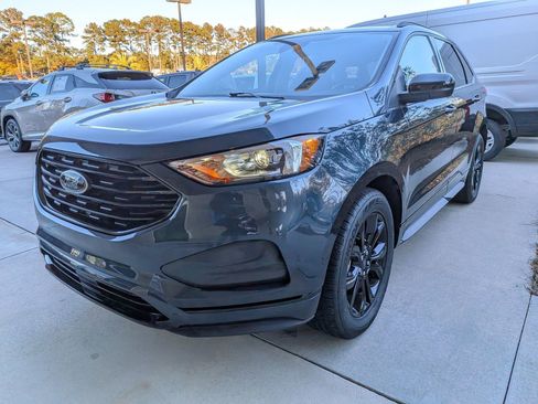 Certified 2024 Ford Edge SE w/ Black Appearance Package image 8