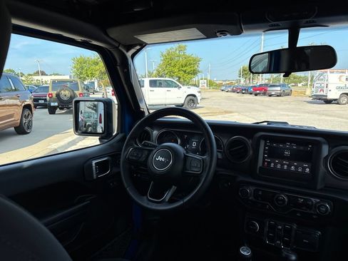 Used 2023 Jeep Wrangler Unlimited AWD/4WD image 22