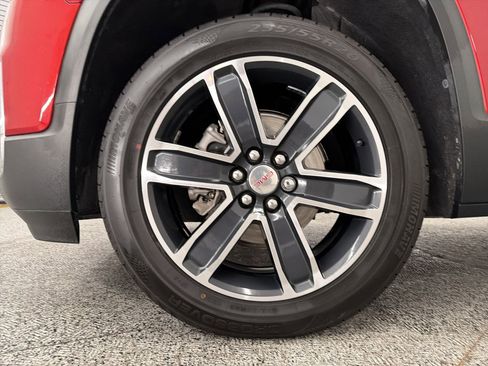 Used 2023 GMC Acadia SLT w/ Technology Package image 12