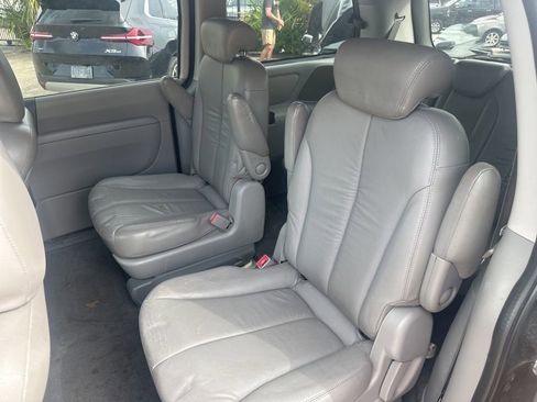 Used 2010 Kia Sedona LX FWD image 7