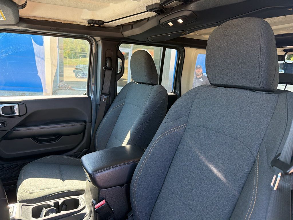 Used 2024 Jeep Wrangler Unlimited Sahara AWD/4WD image 26