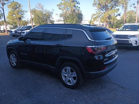 Used 2022 Jeep Compass Latitude FWD image 3