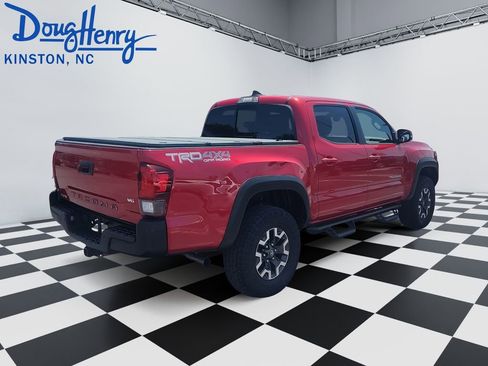 Used 2018 Toyota Tacoma TRD Off-Road AWD/4WD image 5