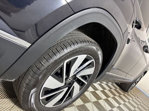 Used 2025 Volkswagen Atlas SEL image 31