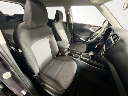 Used 2022 Kia Soul LX image 29